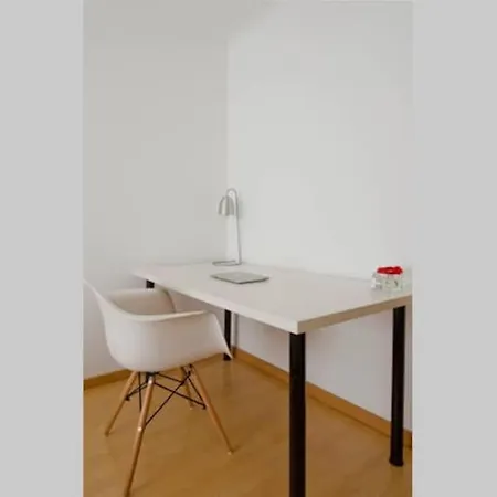 New Office - Free Wifi & Parking - Self Check-in - Daikin Airco Lissabon