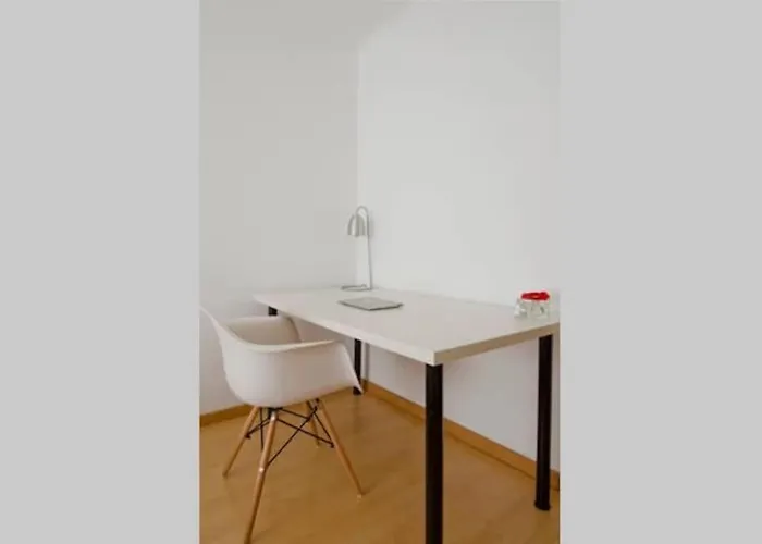 New Office - Free Wifi & Parking - Self Check-in - Daikin Airco Lizbona