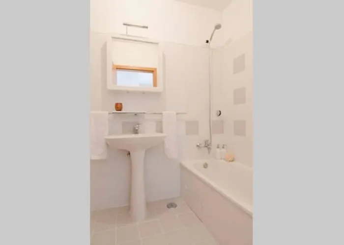 Apartament New Office - Free Wifi & Parking - Self Check-in - Daikin Airco *